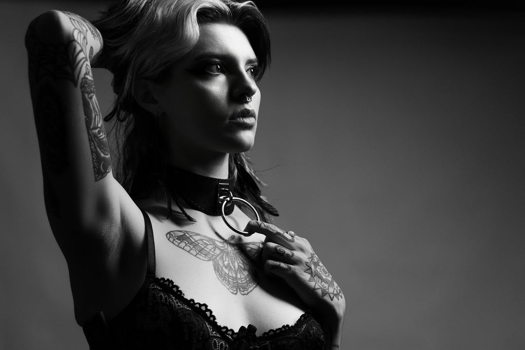 girl wearing shonda collar with big ring